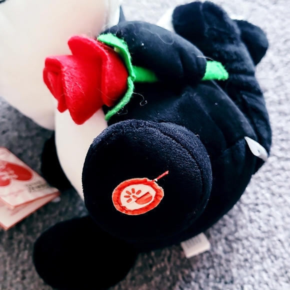 Rare Pepe Le Pew Hallmark Plush - Picture 3 of 3